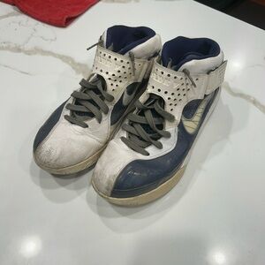 Men’s Nike Lebron James soldier V basketball shoes size 12 white and navy